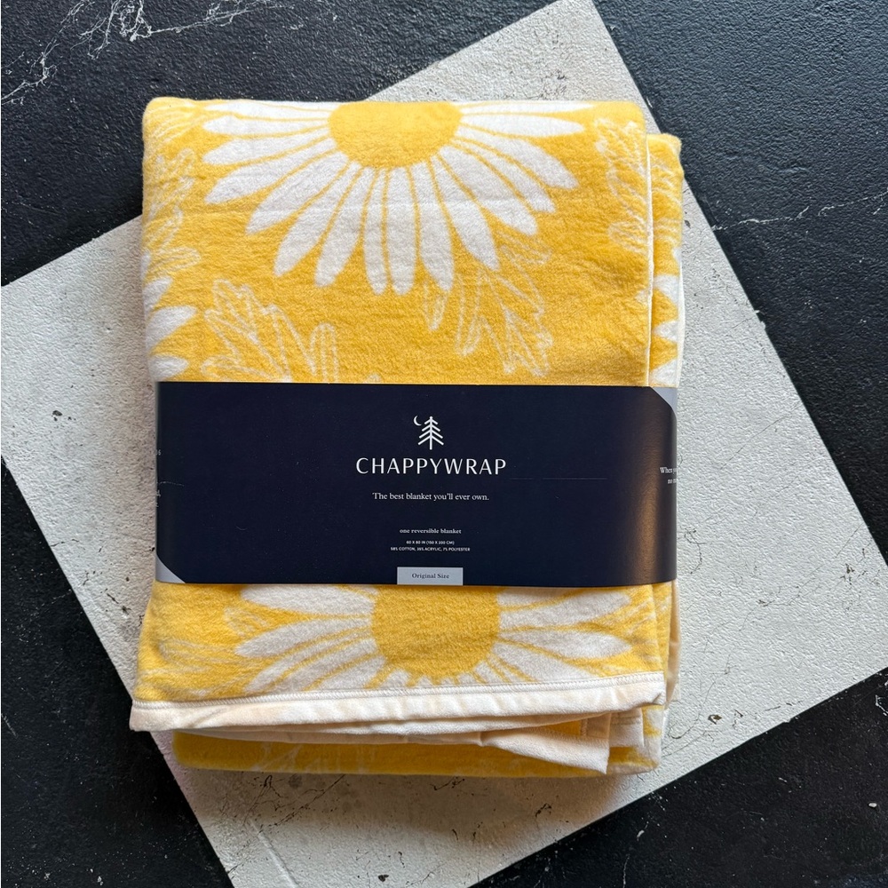 ChappyWrap Yellow Daisy Blanket